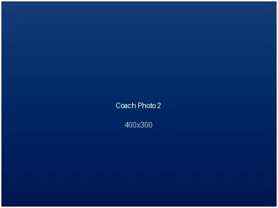 极速体育前教练展示冠军奖杯照片