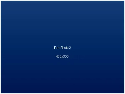 极速体育马里奥在家中的米兰体育纪念品墙前